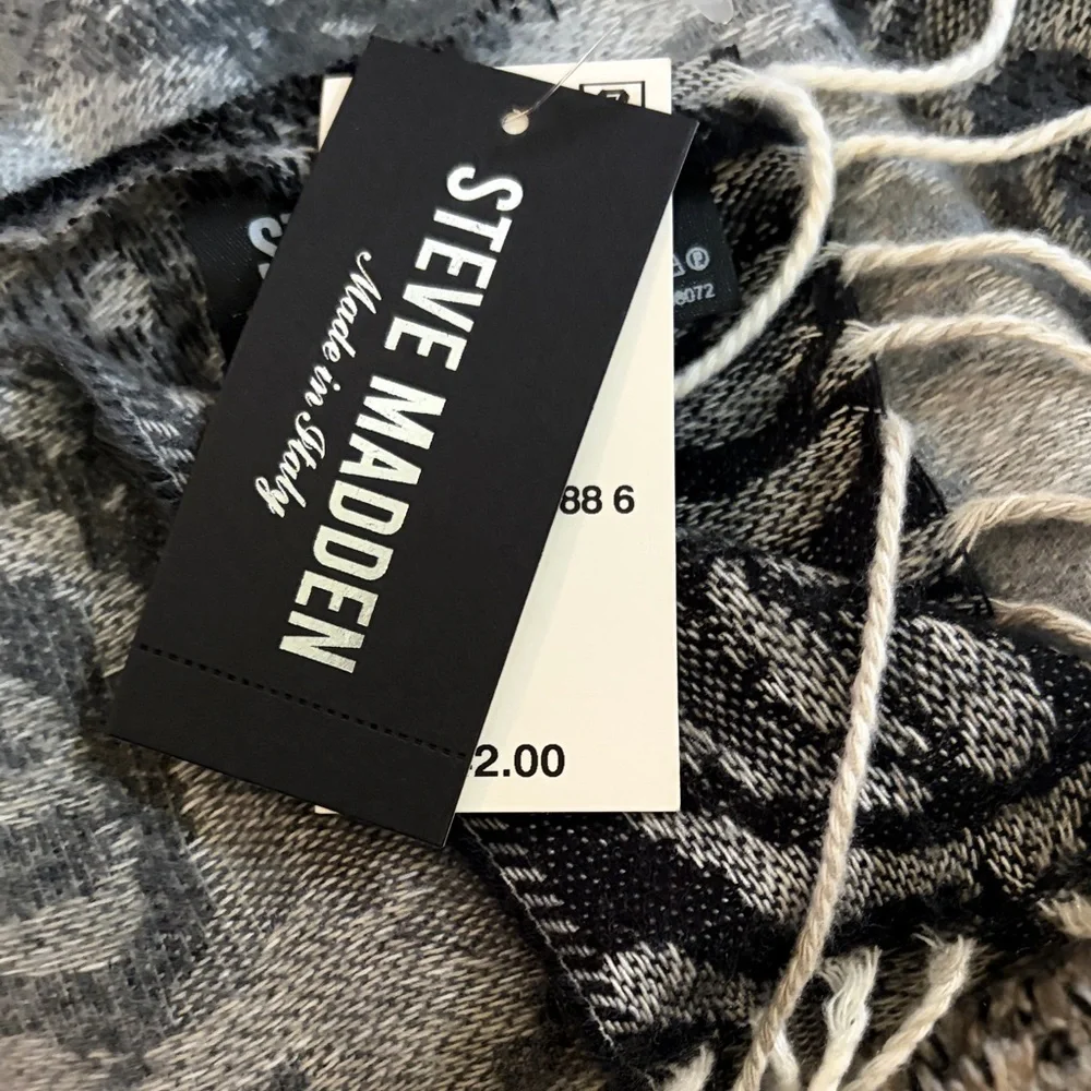 Steve Madden soft woven